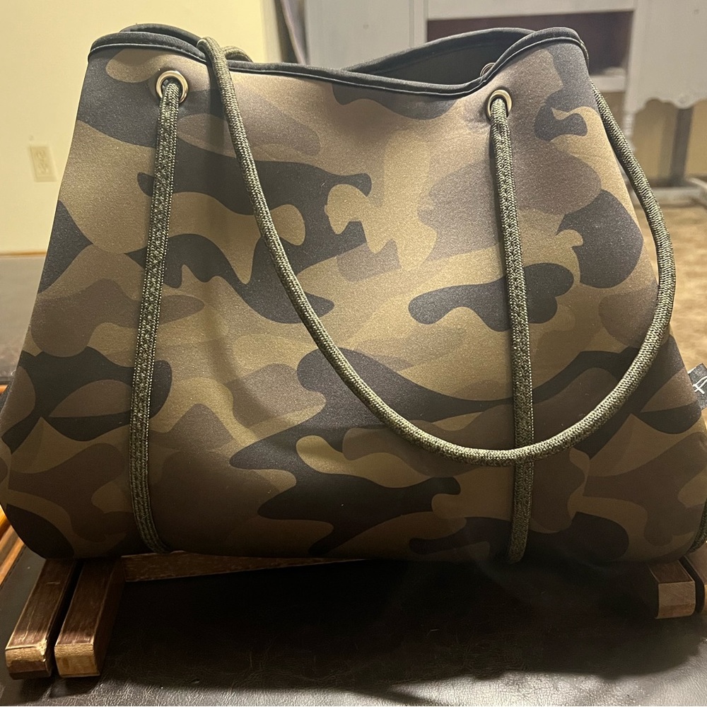 Camo neoprene bag